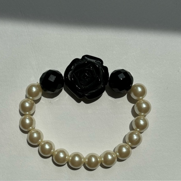 Vintage Anthropologie Black Rose Faux Pearl Stretch Statement Bracelet - Picture 11 of 14